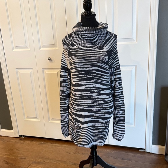 Lucky Brand Monochrome Cowl Neck Sweater - Picture 2 of 8